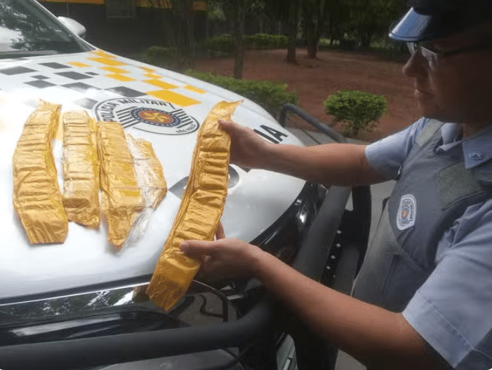 Boliviana Gr Vida Presa Cintas De Coca Na Em Rodovia No