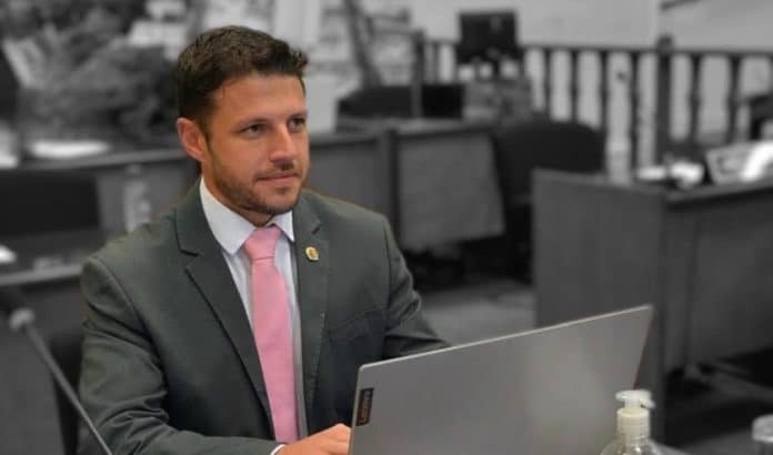 Murilo Coghi denúncia problemas e apresenta solução para a Saúde de Araras, SP