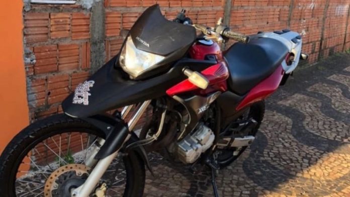 Eclipse Solar preto (Stories)