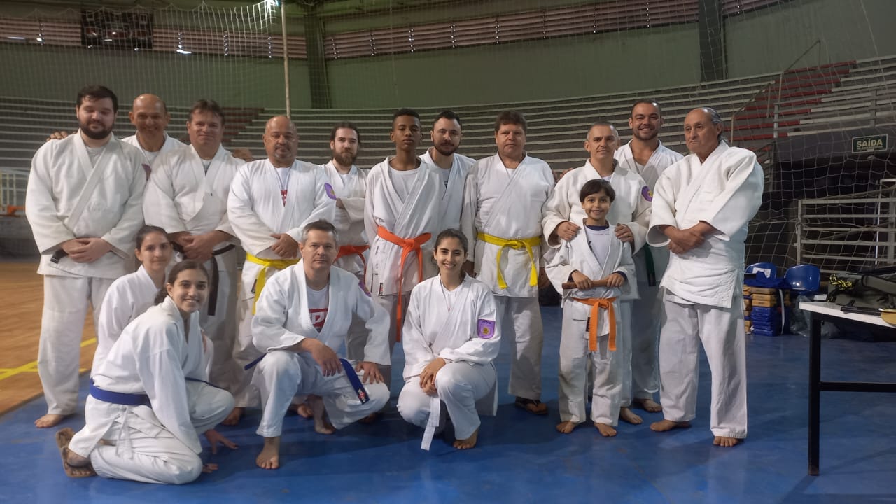 Noticias de Araras | Curso com Grão Mestre Yaron Lichtenstein reúne 150 instrutores e alunos de diferentes partes do Brasil em Araras, SP Noticias de Araras | Curso com Grão Mestre Yaron Lichtenstein reúne 150 instrutores e alunos de diferentes partes do Brasil em Araras, SP