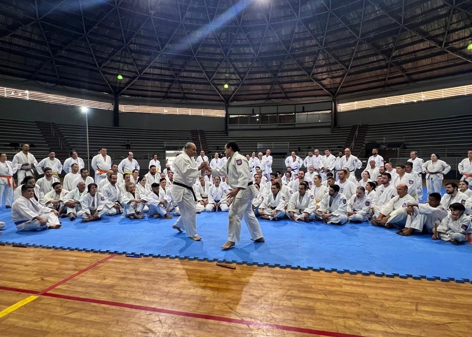 Noticias de Araras | Curso com Grão Mestre Yaron Lichtenstein reúne 150 instrutores e alunos de diferentes partes do Brasil em Araras, SP Noticias de Araras | Curso com Grão Mestre Yaron Lichtenstein reúne 150 instrutores e alunos de diferentes partes do Brasil em Araras, SP