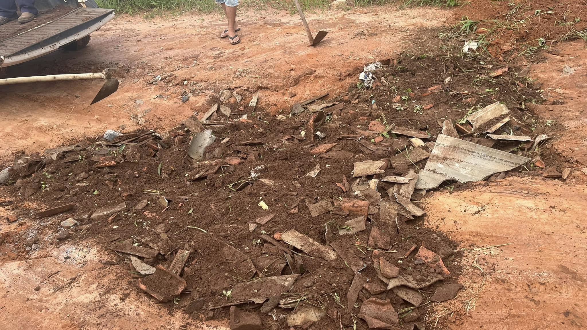 Noticias de Araras | Moradores da zona rural se unem para arrumar estrada do Assentamento III em Araras, SP Noticias de Araras | Moradores da zona rural se unem para arrumar estrada do Assentamento III em Araras, SP