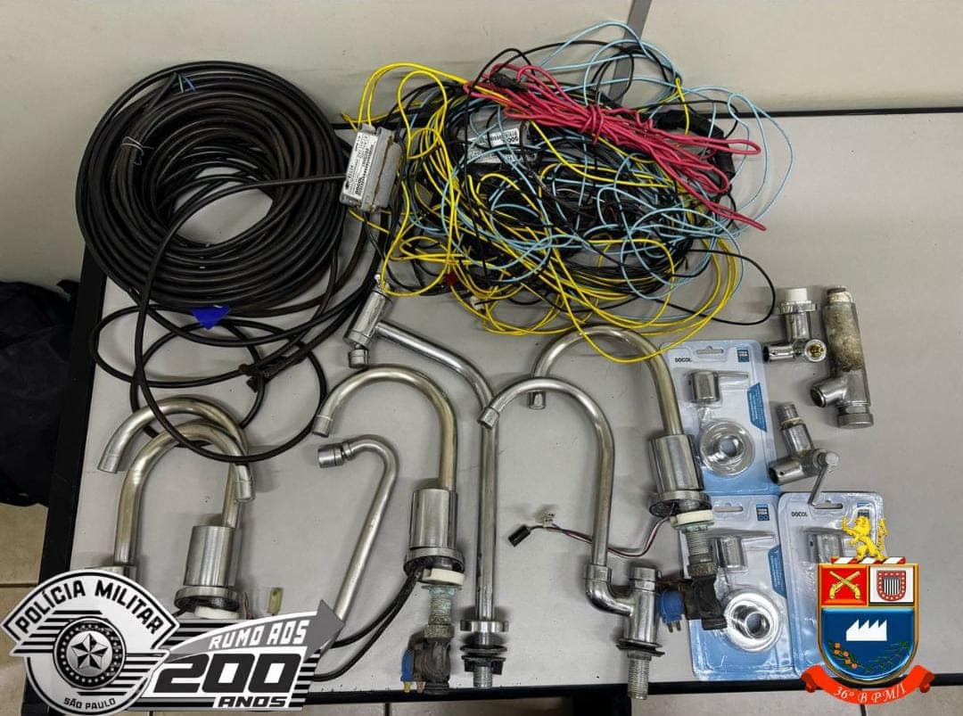 Noticias de Araras | Homem é preso pela Polícia Militar furtando chocolates e objetos em restaurante de Araras, SP Noticias de Araras | Homem é preso pela Polícia Militar furtando chocolates e objetos em restaurante de Araras, SP