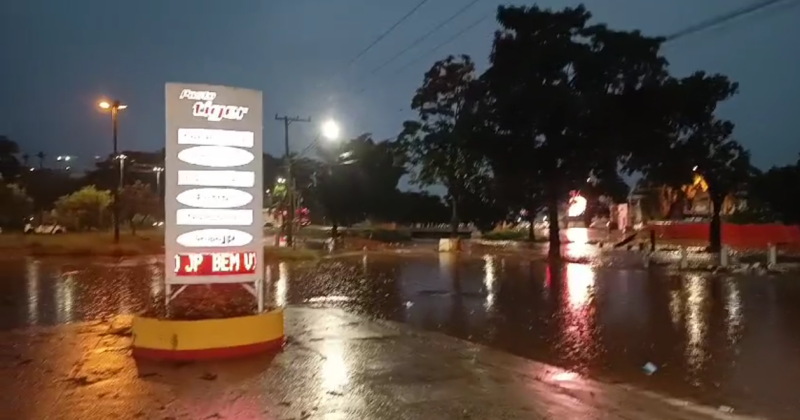 Noticias de Araras | Forte tempestade provoca alagamentos, quedas de árvores e falta de energia em Araras, SP