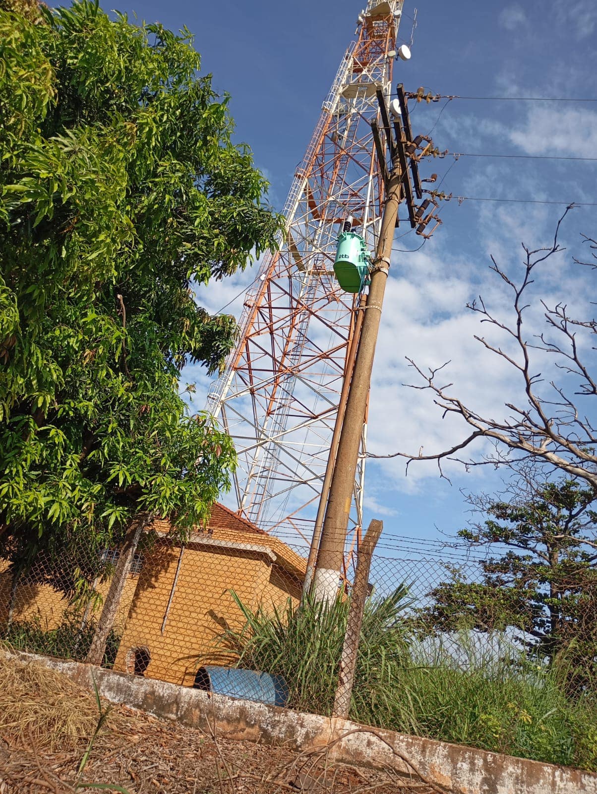 Noticias de Araras | Ladrões são pegos em flagrante pela Polícia Militar furtando cabos de telefonia em Araras, SP Noticias de Araras | Ladrões são pegos em flagrante pela Polícia Militar furtando cabos de telefonia em Araras, SP