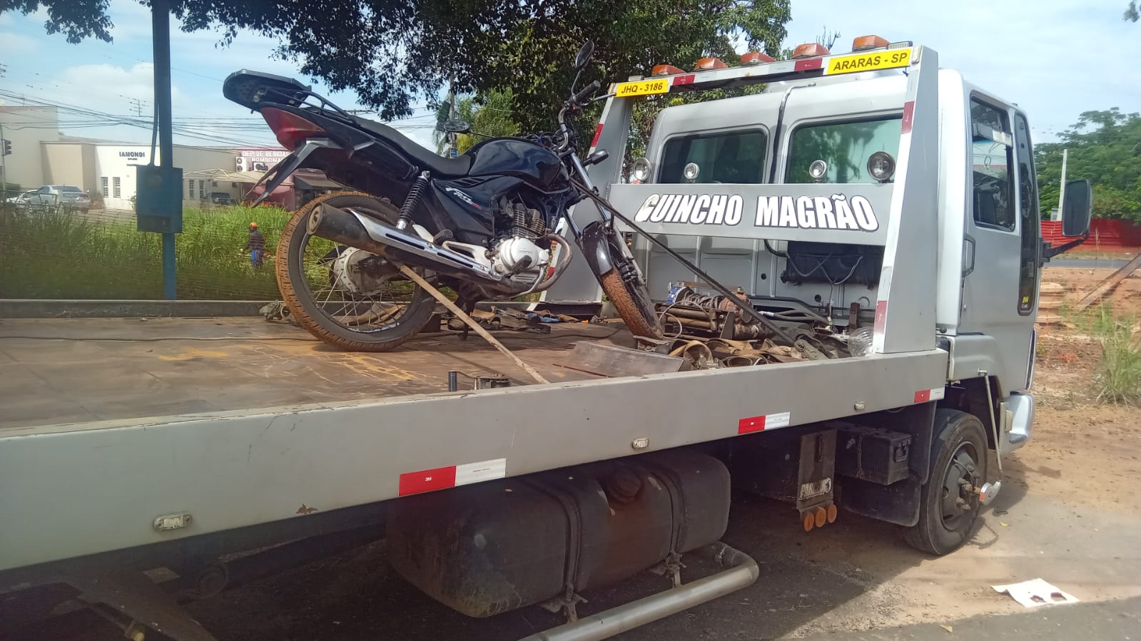 Noticias de Araras | Ladrões são pegos em flagrante pela Polícia Militar furtando cabos de telefonia em Araras, SP Noticias de Araras | Ladrões são pegos em flagrante pela Polícia Militar furtando cabos de telefonia em Araras, SP