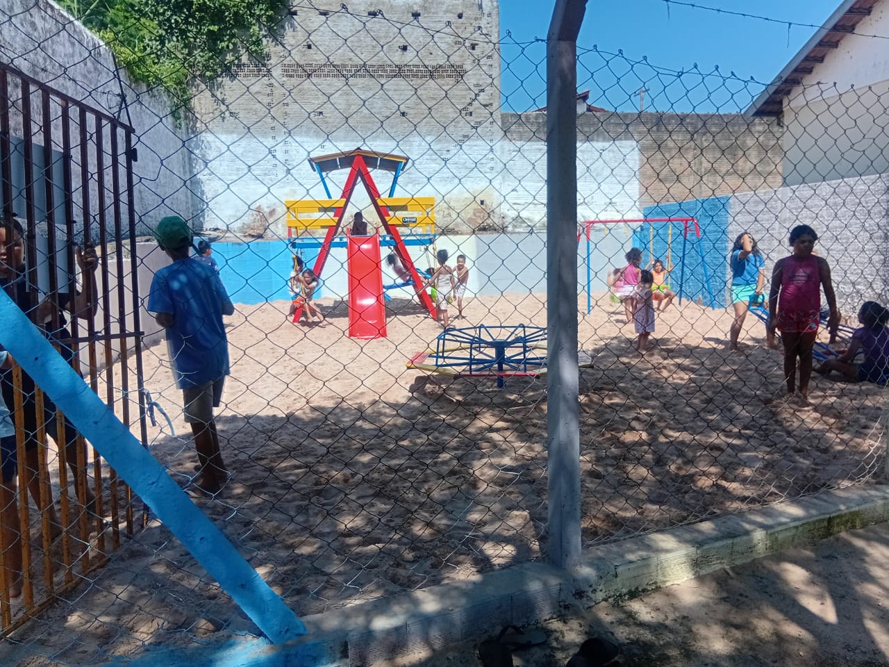 Noticias de Araras | Nova administração do Condomínio Victório Corrochel entrega parquinho reformado para crianças na região oeste de Araras, SP Noticias de Araras | Nova administração do Condomínio Victório Corrochel entrega parquinho reformado para crianças na região oeste de Araras, SP