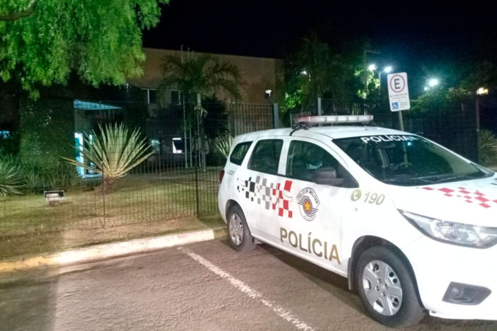 viatura-de-pm-noite-araras
