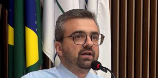 Vereador Bonezinho solicita operação tapa-buraco em todo o Distrito Industrial 4 em Araras, SP