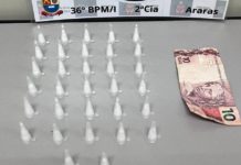 Polícia Militar realiza flagrante de tráfico de drogas durante patrulhamento no Parque Industrial em Araras, SP