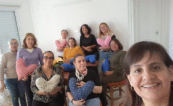 Projeto “Almofadas do Coração” leva conforto e acolhimento a mulheres em tratamento contra o câncer na região de Araras, SP